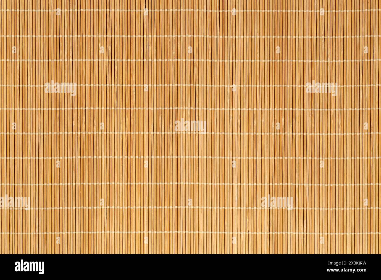 Abstrakter Hintergrund: Nahaufnahme einer Matte aus Bambusstäben Stockfoto