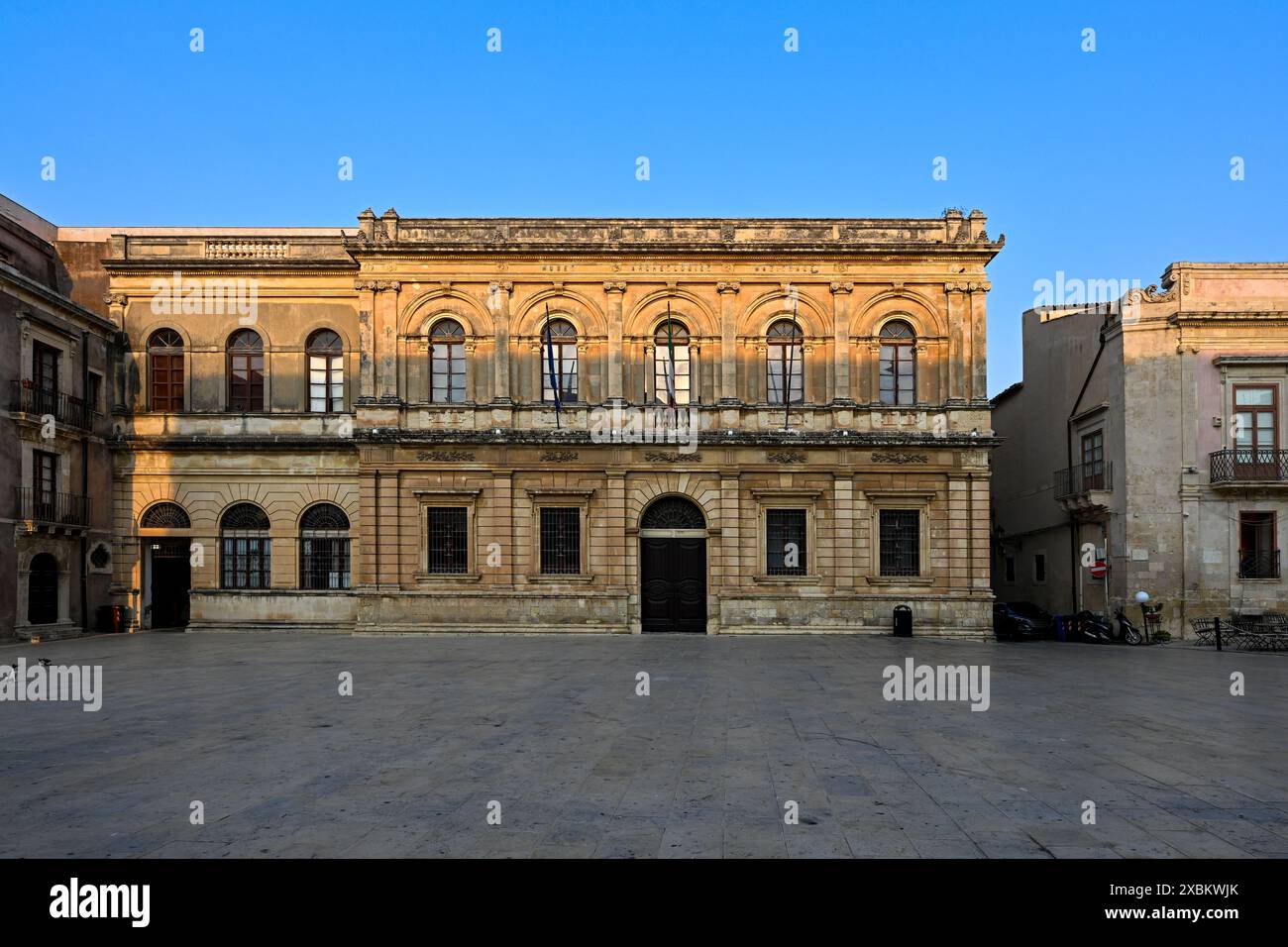 Palazzo della Sovrintendenza ai Beni Culturali della Provincia di Siracusa, Sizilien, Italien Stockfoto