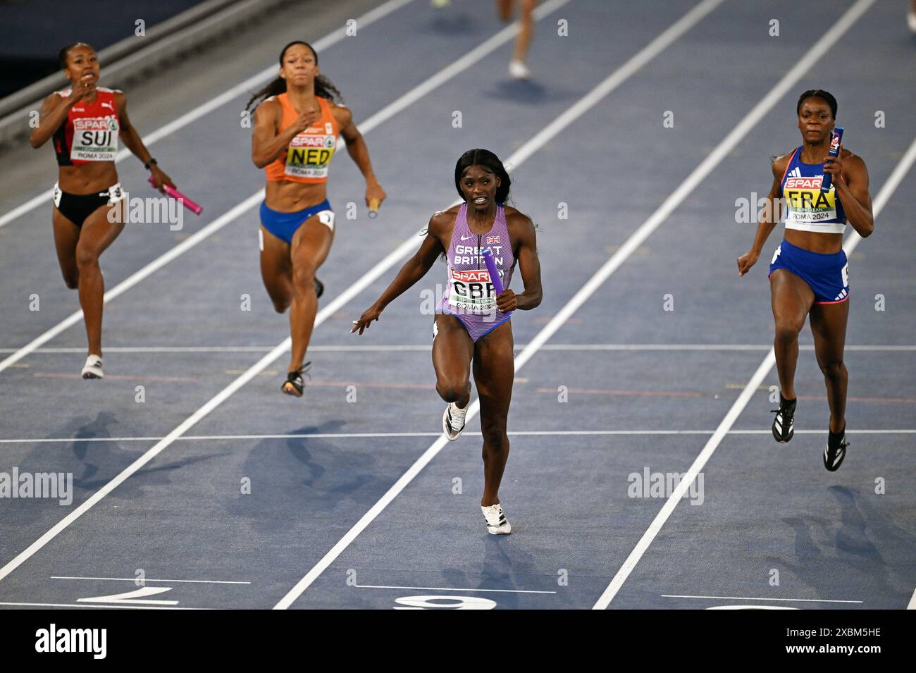 Rom, Italien. Juni 2024. Großbritannien gewinnt die Goldmedaille in der 4x100-Staffel der Frauen bei den Leichtathletik-Europameisterschaften 2024 im Olympiastadion in Rom am 12. Juni 2024. Quelle: Unabhängige Fotoagentur/Alamy Live News Stockfoto