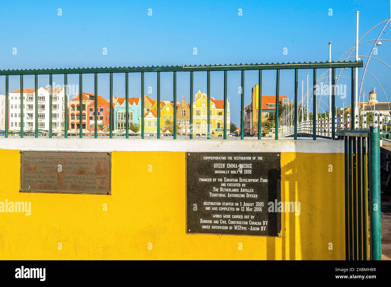 Gedenktafel zur Erinnerung an die Restaurierung, die aus Mitteln des Europäischen Entwicklungsfonds (EEF) der Europäischen Union (EU) aus dem Jahr 2006 finanziert wird Stockfoto