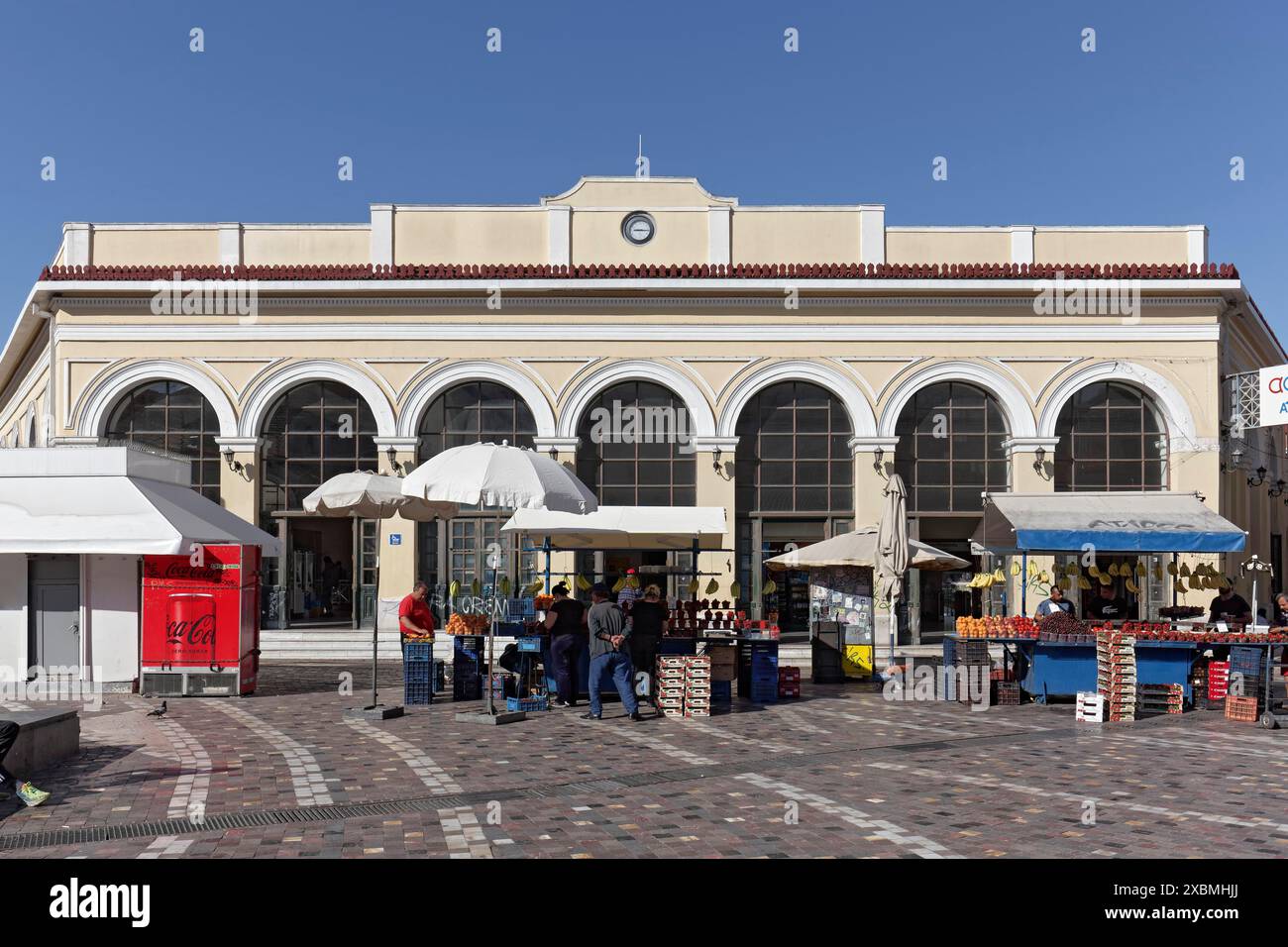 Monastiraki U-Bahn-Station, Straßenverkäufer-Verkaufsstände davor, Athen, Griechenland Stockfoto