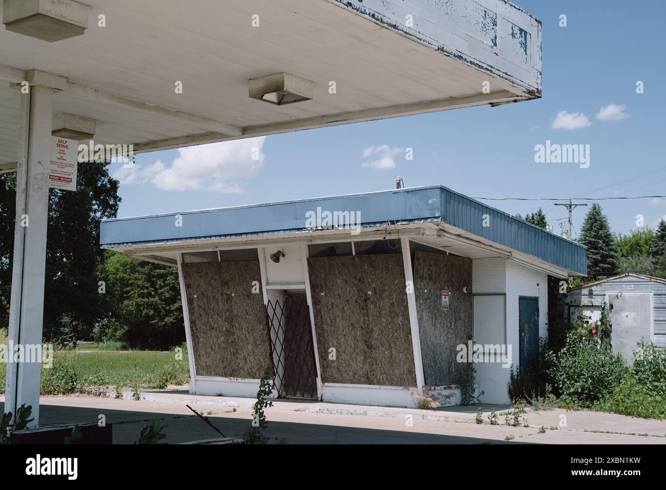 Verlassene Tankstelle in der Nähe von Flushing Michigan USA Stockfoto