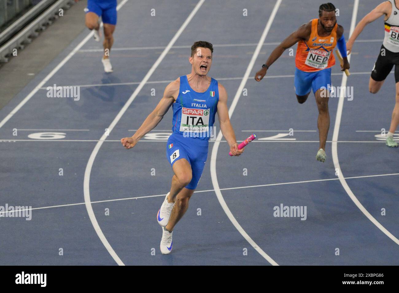 Roma, Italien. Juni 2024. Filippo Tortu vom Team Italien feiert, als sie die Ziellinie überqueren und die Goldmedaille im Staffelfinale der Männer im 4x100 m Staffelfinale während der 26. Auflage der Leichtathletik-Europameisterschaft 2024 im Olympiastadion in Rom, Italien - Mittwoch, 12. Juni 2024 - Sport, Leichtathletik (Foto: Fabrizio Corradetti/LaPresse) Credit: LaPresse/Alamy Live News Stockfoto