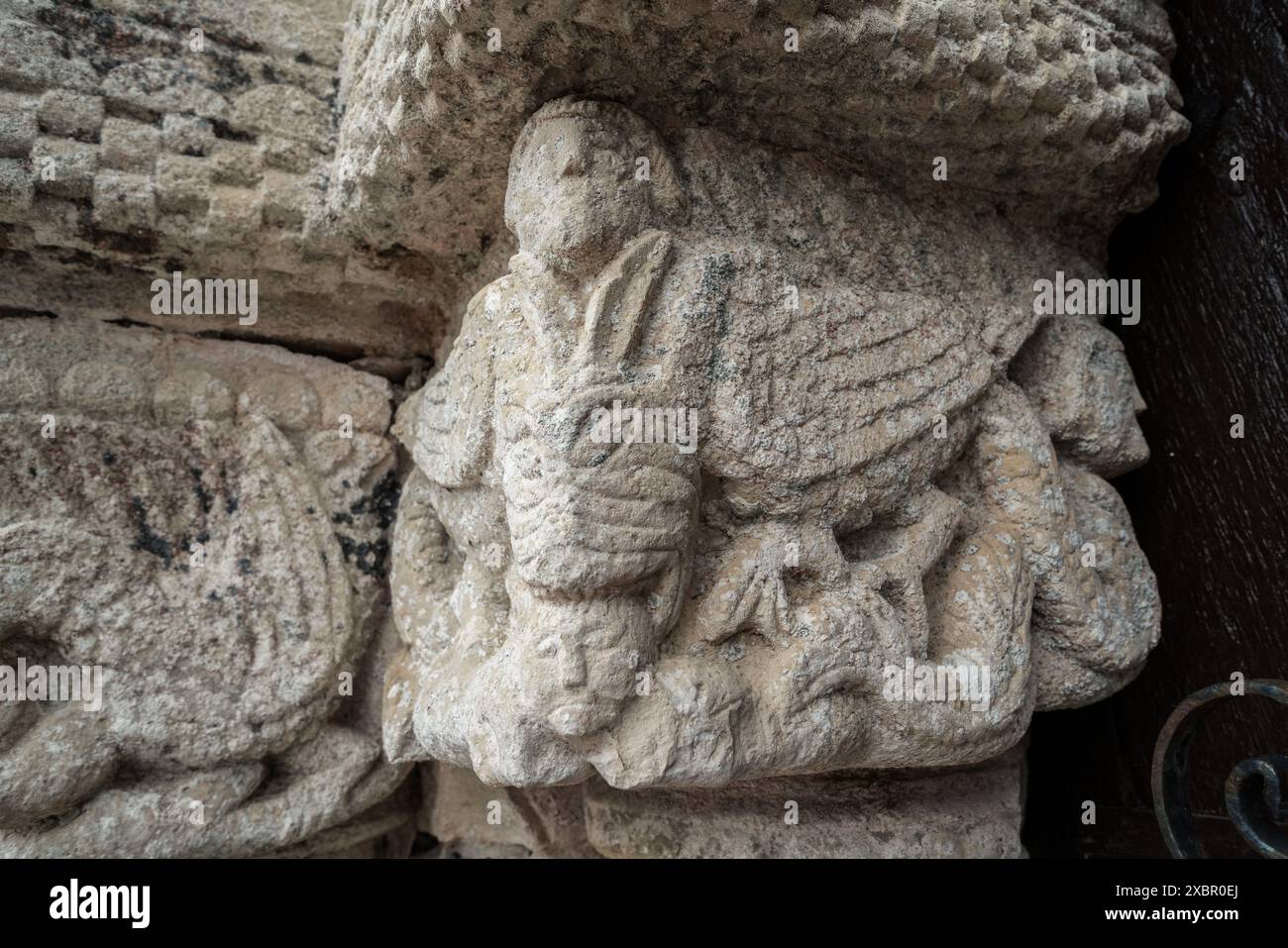 La Puerta del Poder der Kirche Santa María de los Ángeles in San Vicente de la Barquera, Kantabrien, Spanien Stockfoto