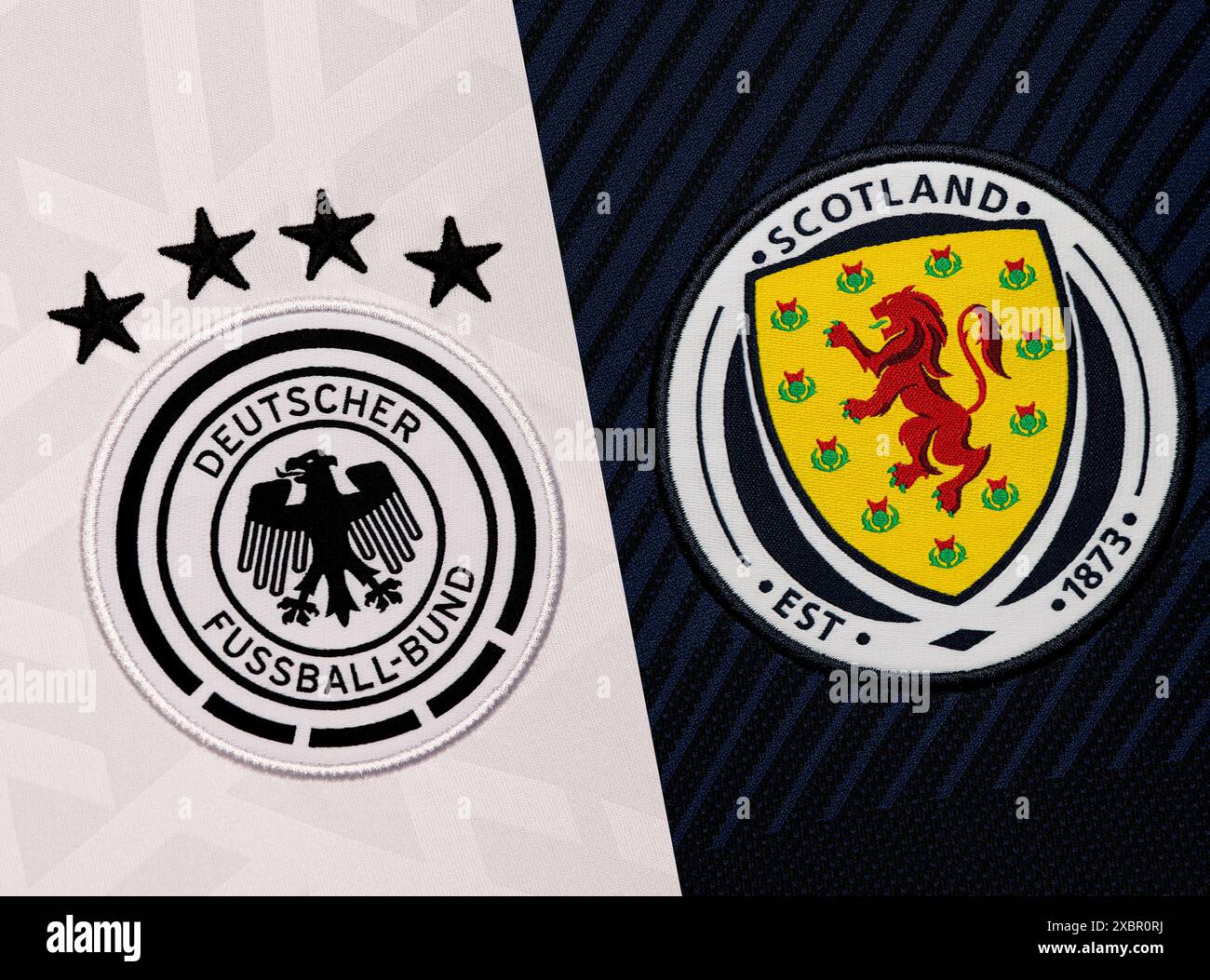 Nahaufnahme des Wappens der Nationalmannschaft auf dem Heimtrikot. UEFA EURO 2024. Stockfoto