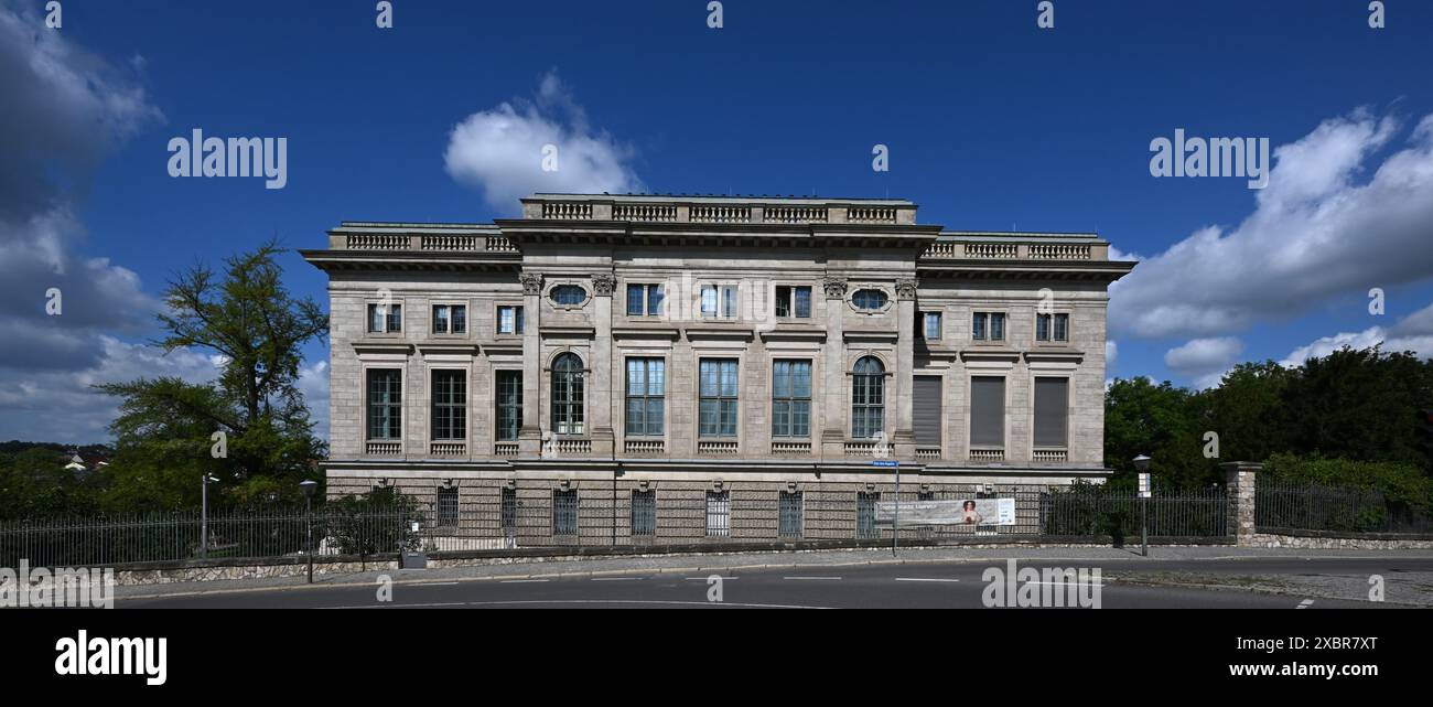 Weimar, Deutschland. Juni 2024. Das Goethe- und Schiller-Archiv befindet sich in Weimar. Der Kuratorium der Klassik Stiftung Weimar hat Christian Hain zum Direktor des 1885 gegründeten Goethe- und Schiller-Archivs mit Wirkung zum 1. Juni 2024 ernannt. Der in Eisenhüttenstadt geborene und an der Friedrich-Schiller-Universität Jena promovierte Historiker war bereits seit mehr als zwei Jahren stellvertretender Archivdirektor. Quelle: Martin Schutt/dpa/Alamy Live News Stockfoto