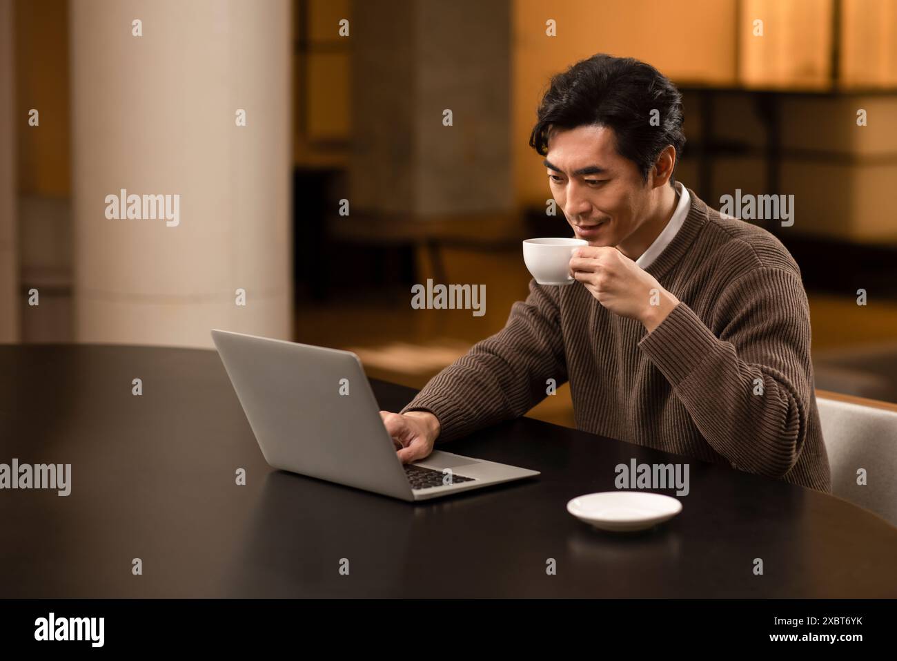 Geschäftsmann, Der Von Zu Hause Aus Arbeitet Stockfoto