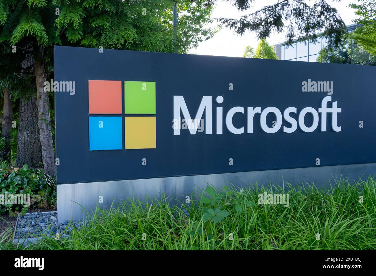 Redmond, WA, USA – 15. Juni 2023: Microsoft Ground-Schild am Hauptsitz in Redmond, Washington, USA. Stockfoto