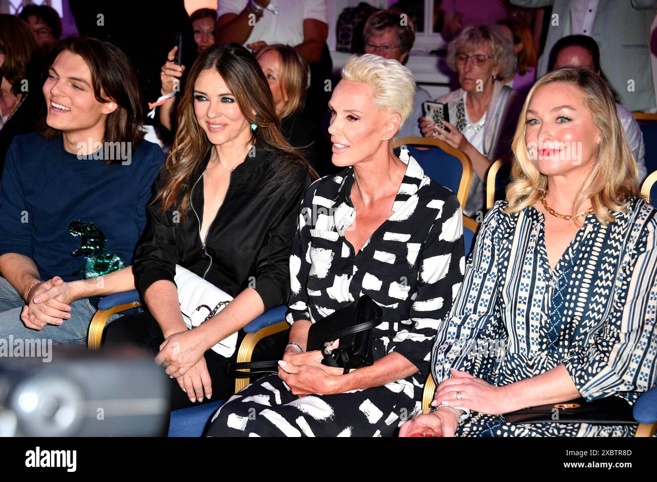 Damian Hurley, Elizabeth Hurley, Brigitte Nielsen und Elisabeth Röhm bei der Ernsting's Family Fashion Show 2024 im Hotel Atlantic. Hamburg, 11.06.2024 Stockfoto