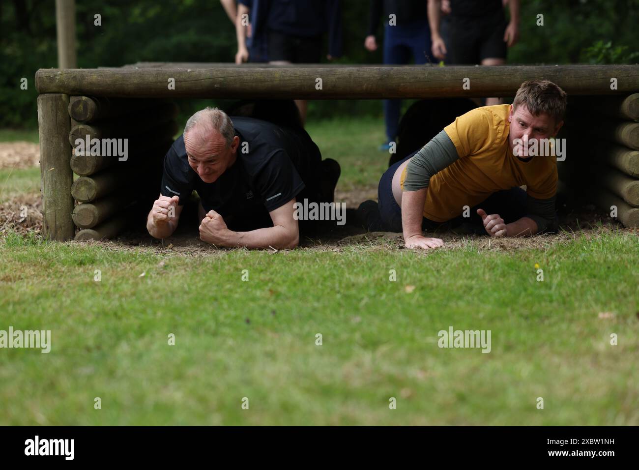 Wadhurst, Großbritannien. Donnerstag, 13. Juni 2024. Der Führer der Liberaldemokraten Sir Ed Davey auf einem Sturmkurs während eines Besuchs der Arena Pursuit in Wadhurst, Kent, während er sich auf dem Wahlkampfpfad der General Election befindet. Quelle: Isabel Infantes/EMPICS/Alamy Live News Stockfoto