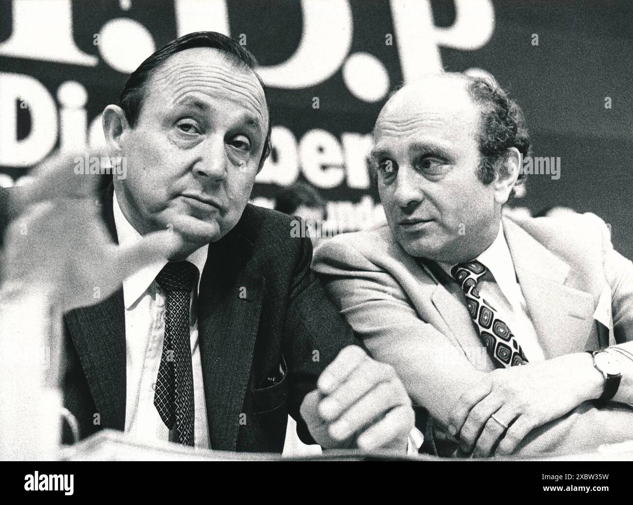 Die FDP-Politiker Hans Dietrich Genscher l. und Otto Graf Lambsdorf 1979 in Bonn. --- Deutsche Politiker Genscher l. und Otto Graf Lambsdorff 1979 in Bonn *** die FDP-Politiker Hans Dietrich Genscher l und Otto Graf Lambsdorf 1979 in Bonn Deutsche Politiker Genscher l und Otto Graf Lambsdorff 1979 in Bonn Stockfoto