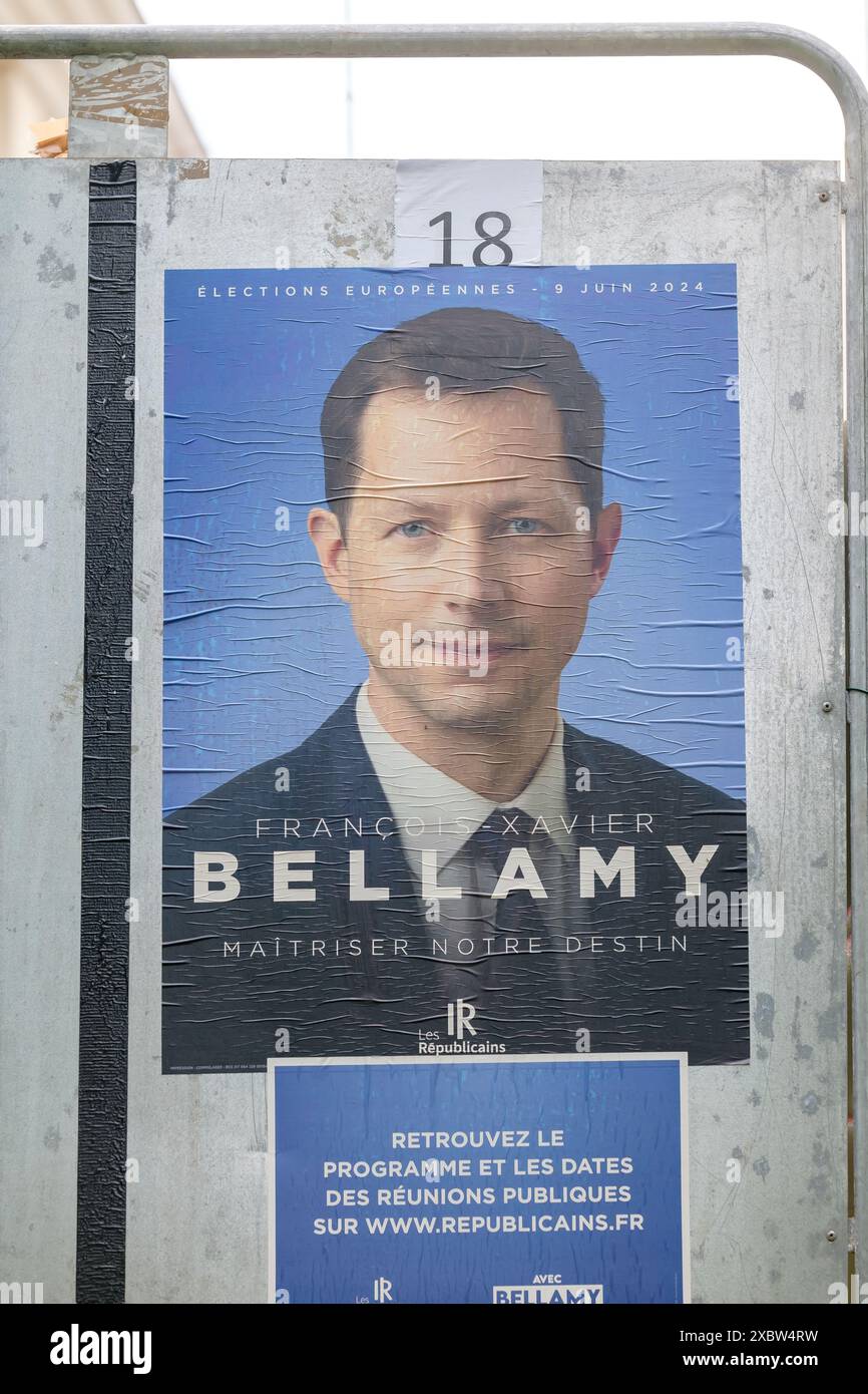 Paris, Frankreich - 4. Juni 2024: Porträt von Francois Xavier Bellamy, Kandidat auf einem Wahlkampfplakat in Paris Stockfoto