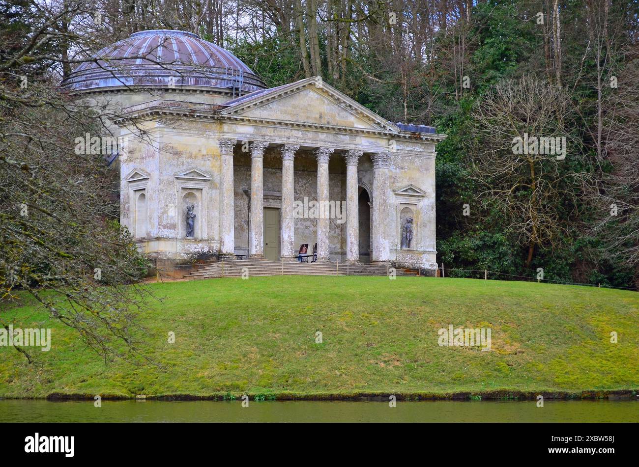 Pantheon und Lake, Stourhead Garden, Stourton, Warminster, Wiltshire, England, Großbritannien Stockfoto