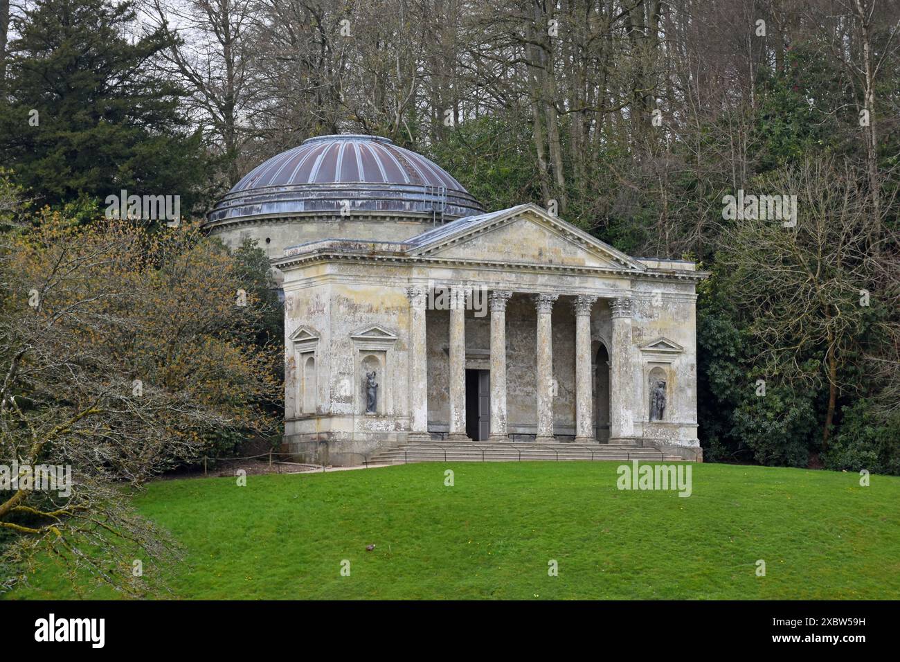 Pantheon und Lake, Stourhead Garden, Stourton, Warminster, Wiltshire, England, Großbritannien Stockfoto