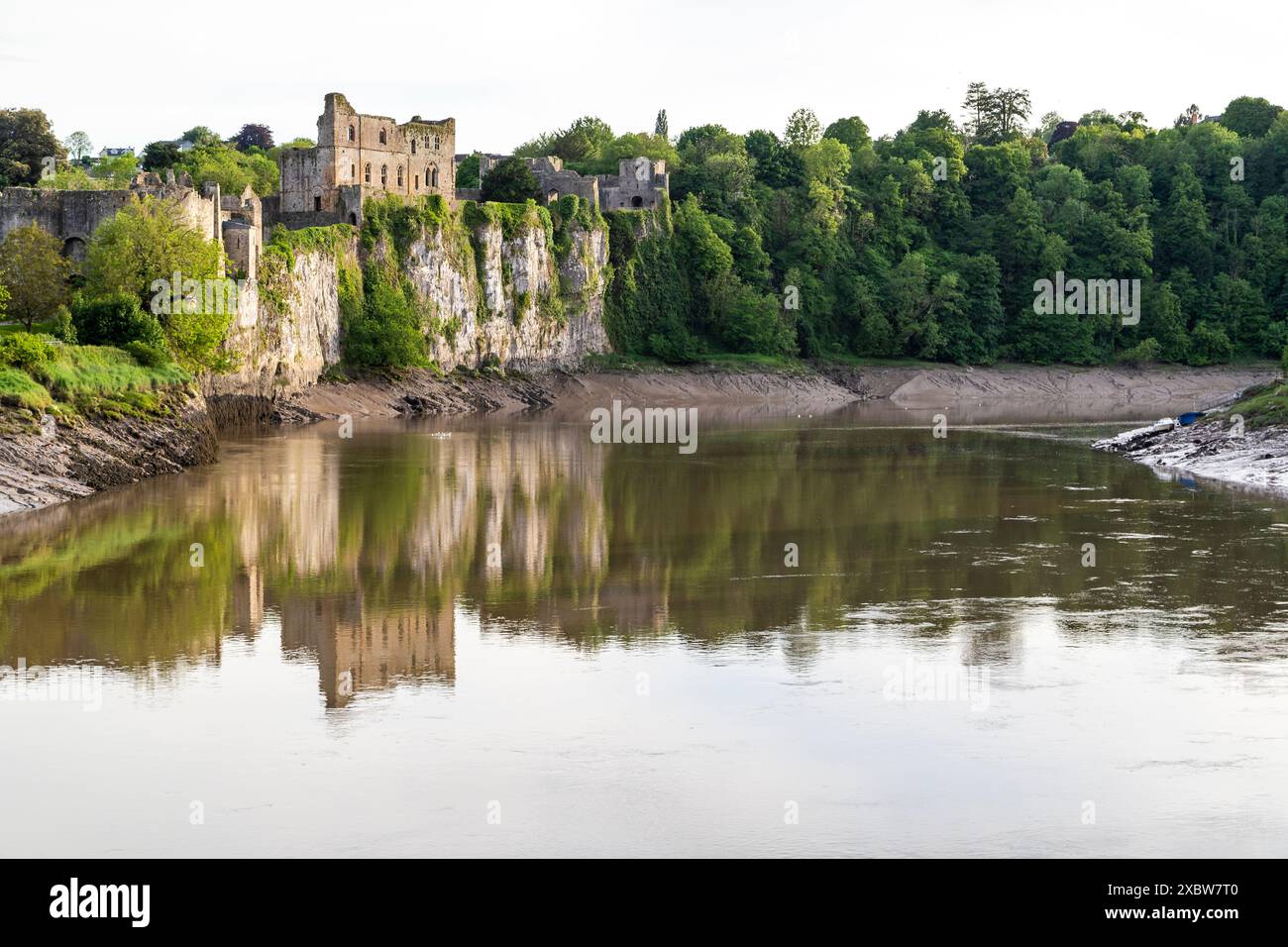 Chepstow Castle am Fluss Wye, Wales. Stockfoto