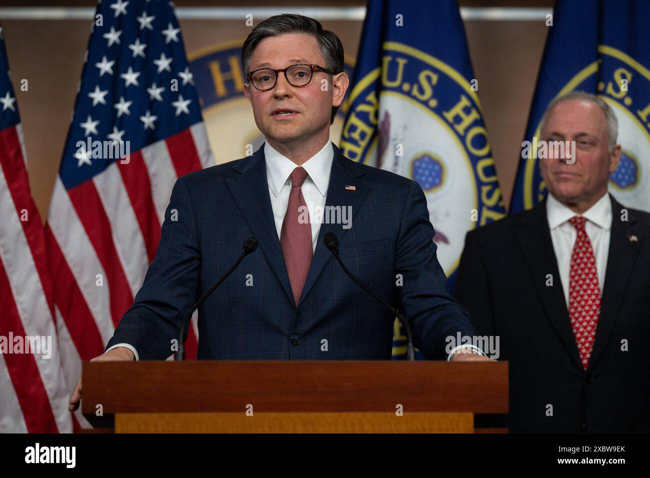 Washington, Usa. Juni 2024. Der Sprecher des US-Repräsentantenhauses Mike Johnson (Republikaner von Louisiana) spricht auf seiner wöchentlichen Pressekonferenz mit anderen GOP-Führern nach einem Treffen im Kapitol am Dienstag, den 4. Juni 2024. Foto: Annabelle Gordon/CNP/ABACAPRESS. COM Credit: Abaca Press/Alamy Live News Stockfoto