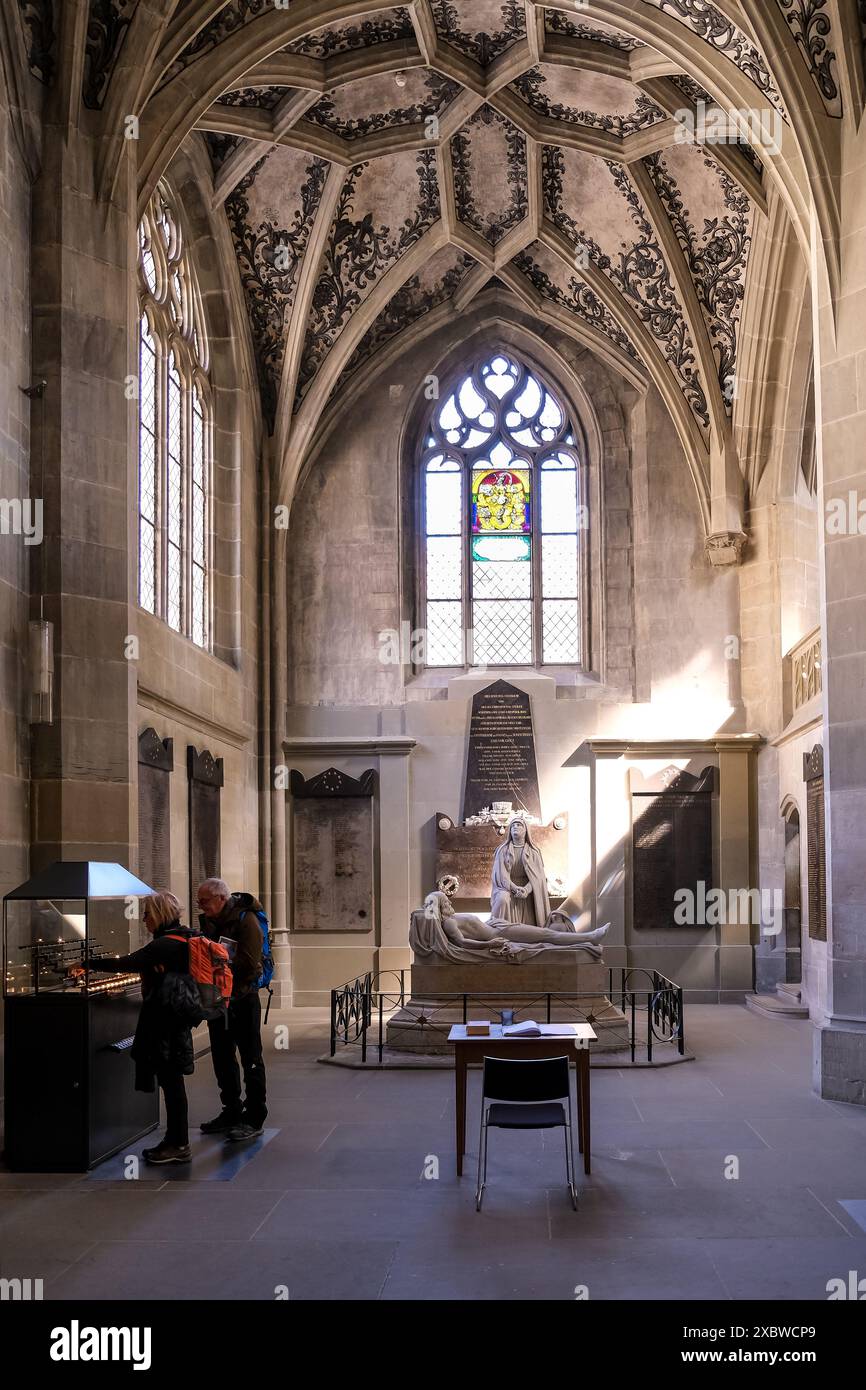 Das Innere des Berner Münsters, der Schweizerische reformierte Dom (oder Münster) in der Altstadt von Bern, der höchste Dom der Schweiz. Stockfoto