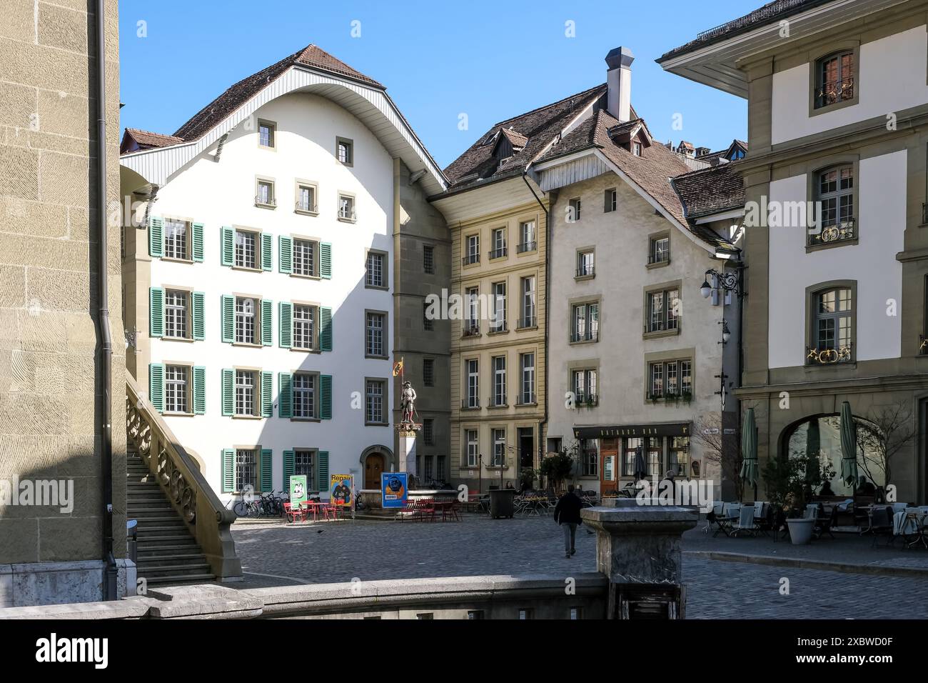 Blick auf den Berner Rathausplatz in der Altstadt, dem mittelalterlichen Stadtzentrum von Bern, Schweiz Stockfoto