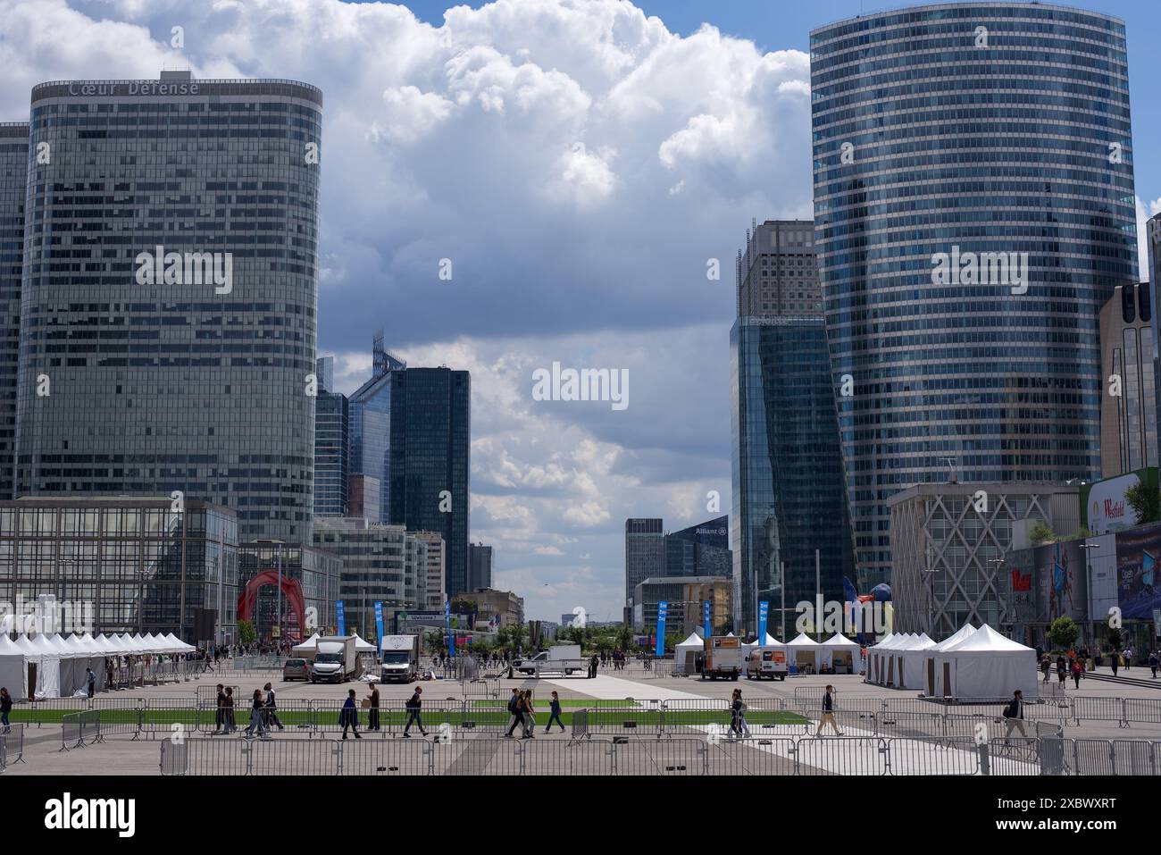 Paris, Frankreich, 06.12.2024 Hochhäuser im Geschäfts- und Finanzviertel La Défense, Frankreich Stockfoto