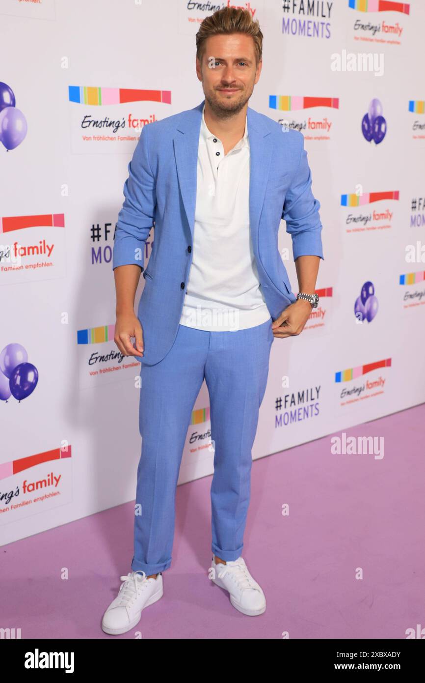 Jörn Schlönvoigt bei der Ernstings Family Fashion Show in Hamburg im Atlantic Hotel. Hamburg, der 11. Juni 2024 Ernsting s Family Fashion Show in Hamburg Hamburg Hamburg Deutschland Hotel Atlantic *** Jörn Schlönvoigt auf der Ernstings Family Fashion Show in Hamburg im Atlantic Hotel Hamburg, 11. Juni 2024 Ernsting s Family Fashion Show in Hamburg Hamburg Hamburg Germany Hotel Atlantic Stockfoto