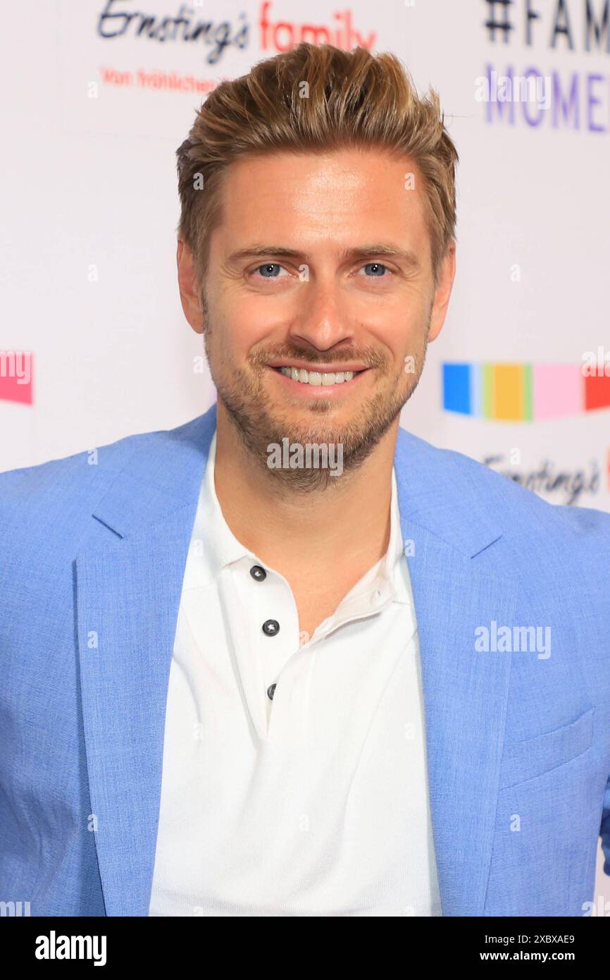 Jörn Schlönvoigt bei der Ernstings Family Fashion Show in Hamburg im Atlantic Hotel. Hamburg, der 11. Juni 2024 Ernsting s Family Fashion Show in Hamburg Hamburg Hamburg Deutschland Hotel Atlantic *** Jörn Schlönvoigt auf der Ernstings Family Fashion Show in Hamburg im Atlantic Hotel Hamburg, 11. Juni 2024 Ernsting s Family Fashion Show in Hamburg Hamburg Hamburg Germany Hotel Atlantic Stockfoto