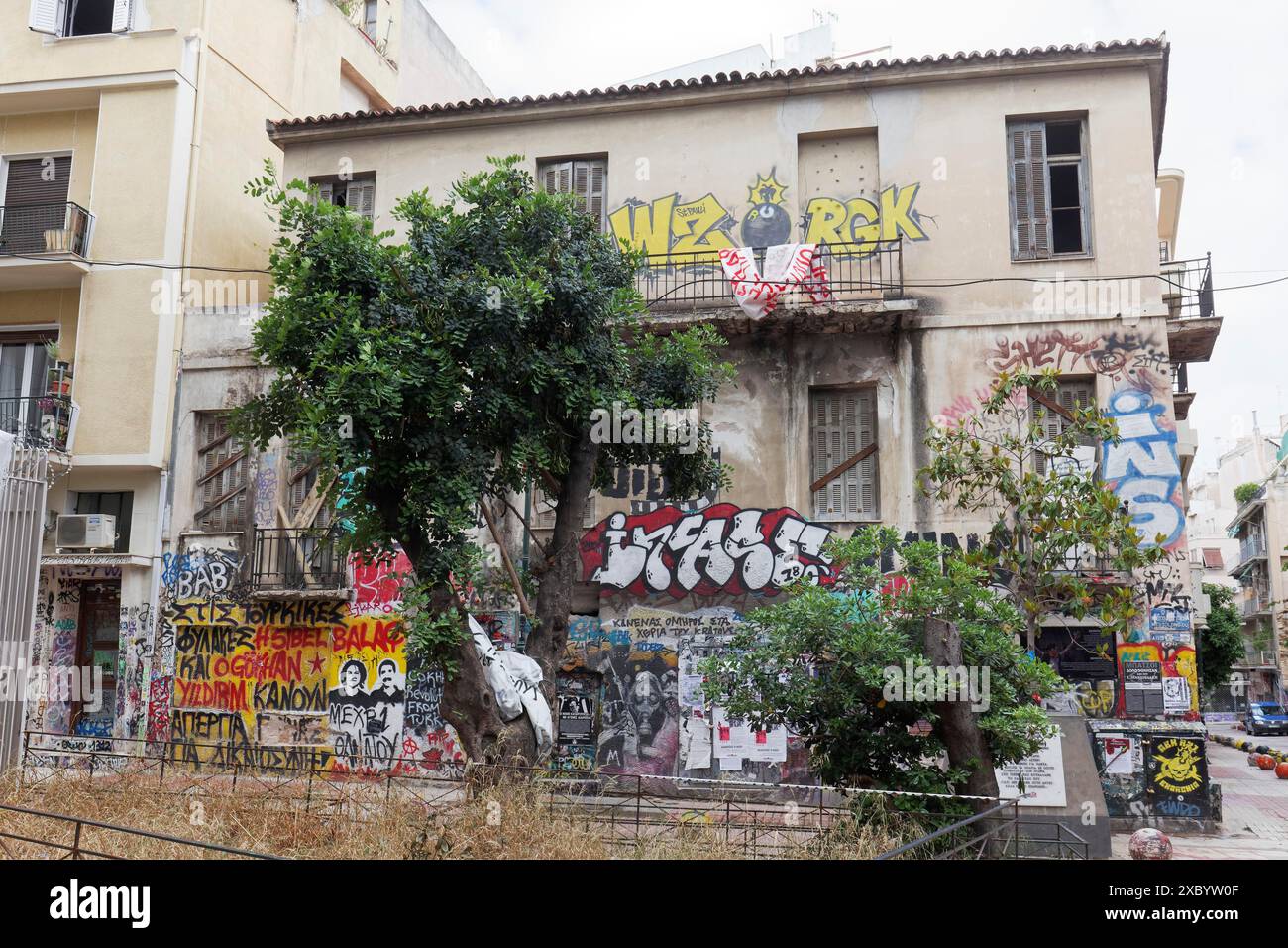 Gedenkstätte für den Jugendlichen Alexandros Grigoropoulos, der 2008 von der Polizei erschossen wurde, Exarchia, Wohnviertel der Studenten und alternative Szene Stockfoto