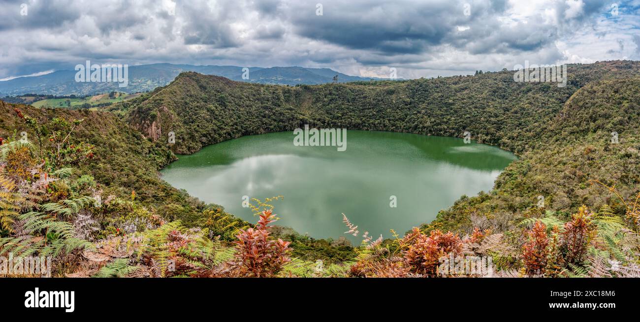 Der Guatavita-See (Laguna Guatavita) liegt in der Kordillera Oriental der kolumbianischen Anden. Heilige Stätte der einheimischen Muisca-Indianer. Cundinamarca de Stockfoto