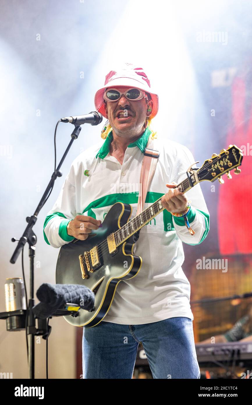 Manchester, USA. Juni 2024. Nicholas Carpenter von Medium Build während des Bonnaroo Music and Arts Festivals am 13. Juni 2024 in Manchester, Tennessee (Foto: Daniel DeSlover/SIPA USA) Credit: SIPA USA/Alamy Live News Stockfoto