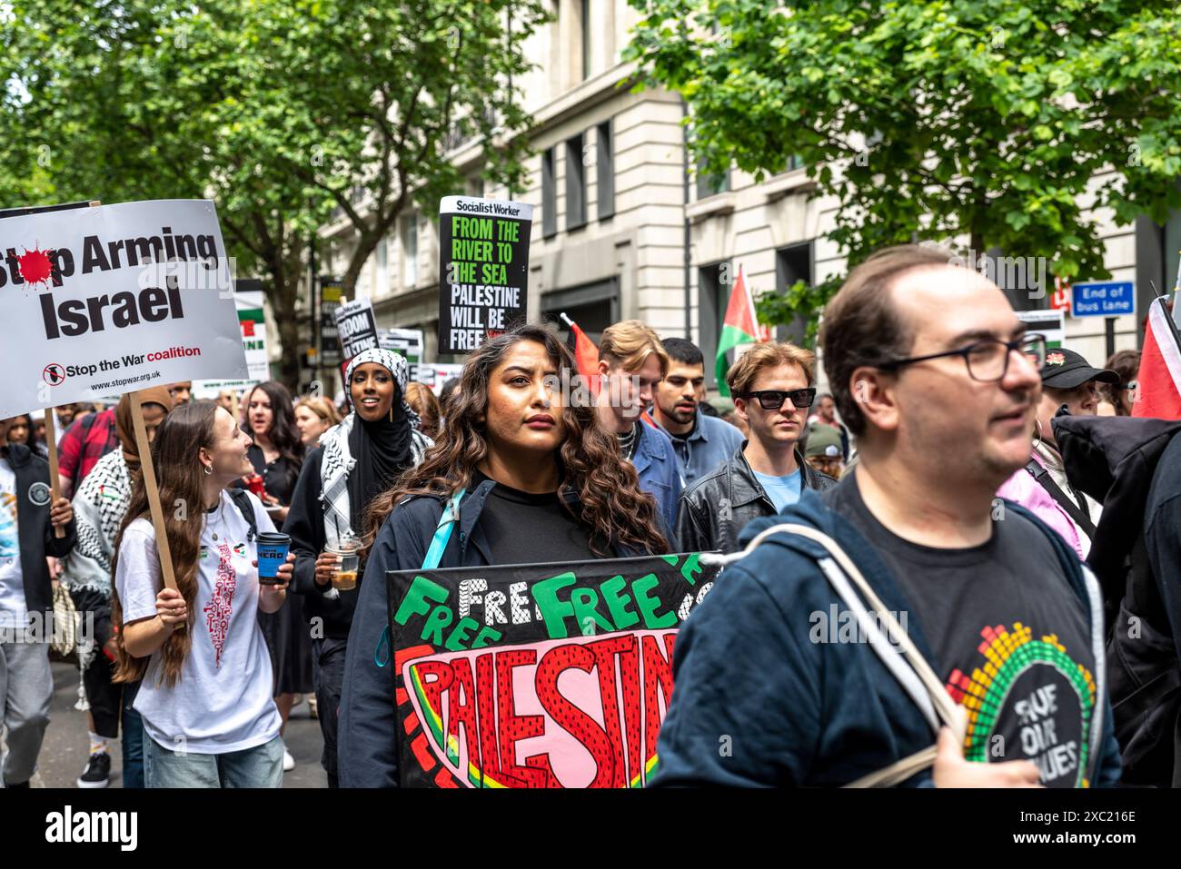 Demonstranten auf Kingsway, propalästinensische Proteste in Zentral-London am 08.06.2024, London, England, Vereinigtes Königreich Stockfoto Demonstranten auf Kingsway, propalästinensische Proteste in Zentral-London am 08.06.2024, London, England, Vereinigtes Königreich Stockfoto