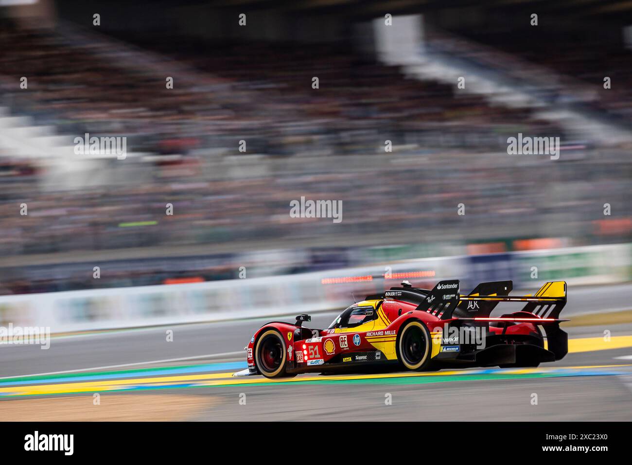 Le Mans, Frankreich, 13. Juni 2024#51 Ferrari AF Corse (ITA) Ferrari 499P (HY) - Alessandro Pier Guidi (ITA) / James Calado (GBR) / Antonio Giovinazzi (ITA) während der 92. Ausgabe der 24 Stunden von Le Mans, 4. Runde der FIA WEC Langstrecken-Weltmeisterschaft 2024, Hyperpole, Circuit des 24H du Mans, 13. Juni 2024 in Le Mans, Frankreich. Foto Kristof Vermeulen/MPS Agentur Credit MPS Agentur/Alamy Live News Stockfoto
