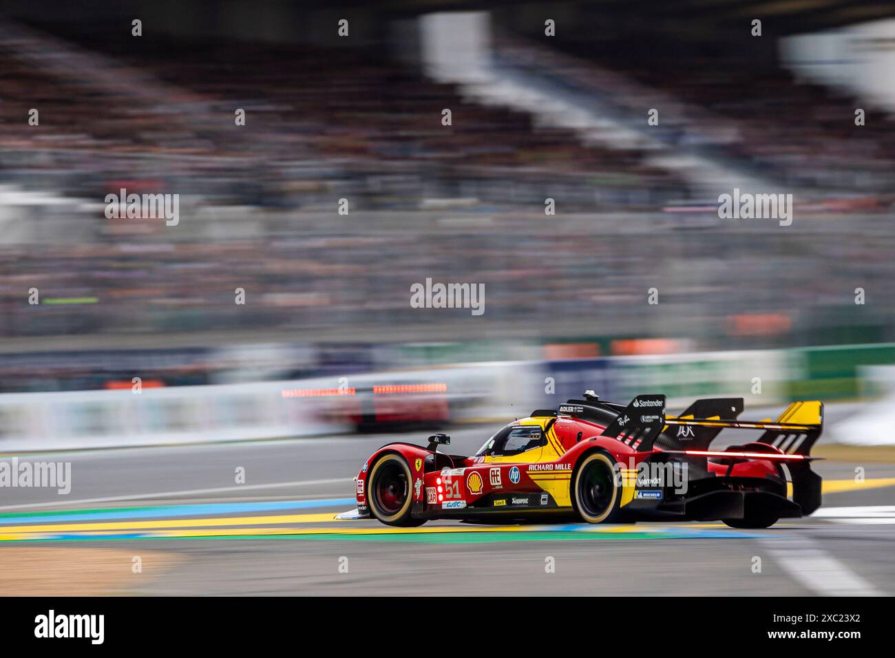 Le Mans, Frankreich, 13. Juni 2024#51 Ferrari AF Corse (ITA) Ferrari 499P (HY) - Alessandro Pier Guidi (ITA) / James Calado (GBR) / Antonio Giovinazzi (ITA) während der 92. Ausgabe der 24 Stunden von Le Mans, 4. Runde der FIA WEC Langstrecken-Weltmeisterschaft 2024, Hyperpole, Circuit des 24H du Mans, 13. Juni 2024 in Le Mans, Frankreich. Foto Kristof Vermeulen/MPS Agentur Credit MPS Agentur/Alamy Live News Stockfoto