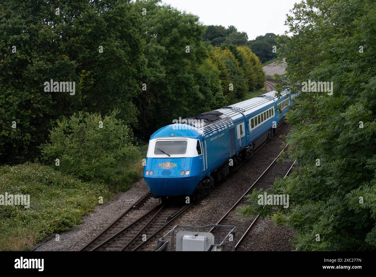 Intercity 125 HST Dieselzug in Midland Pullman Lackierung, Hatton Bank, Warwickshire, Großbritannien Stockfoto