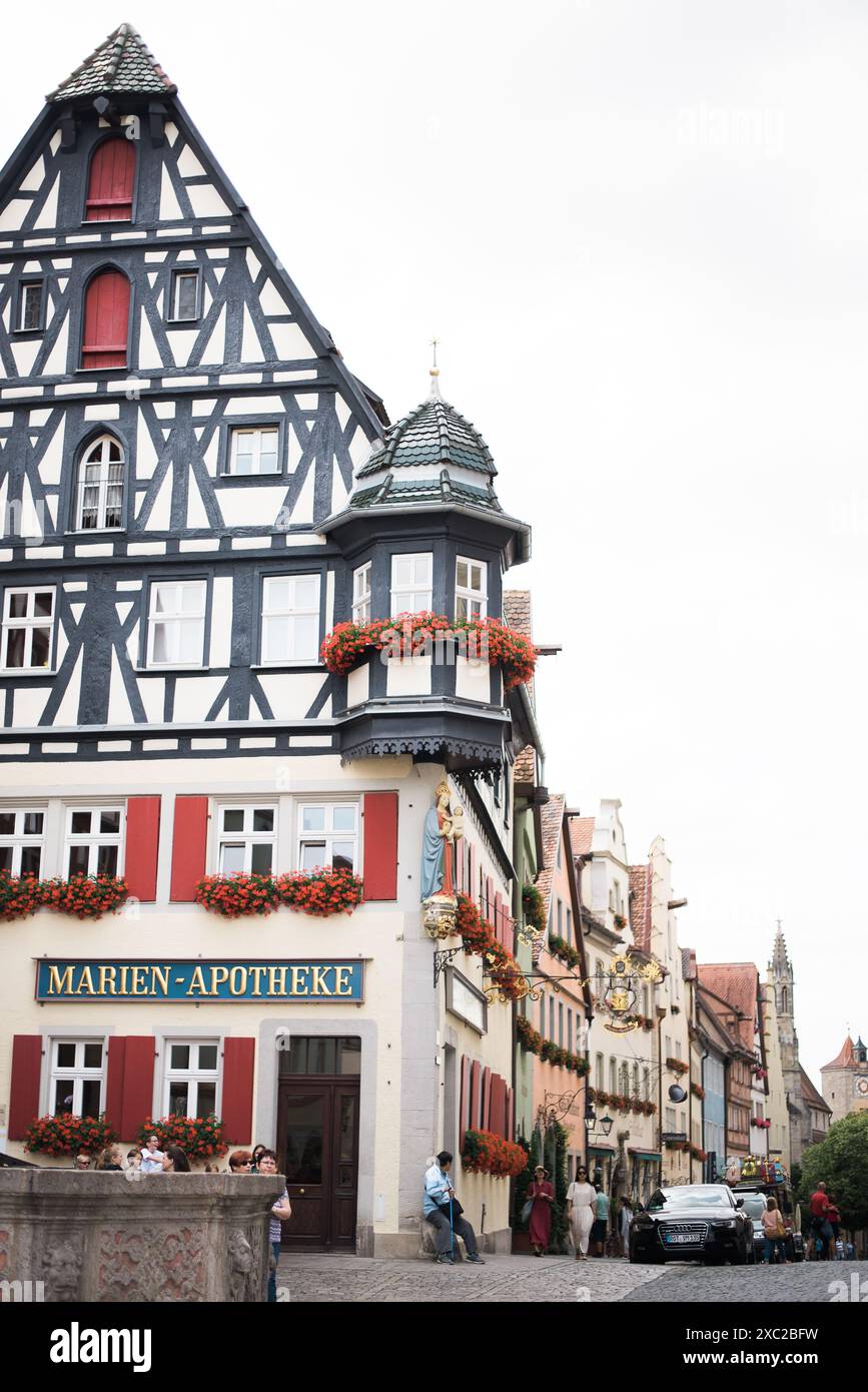 Rothenburgs festliche Atmosphäre auf dem Sommermarkt Stockfoto