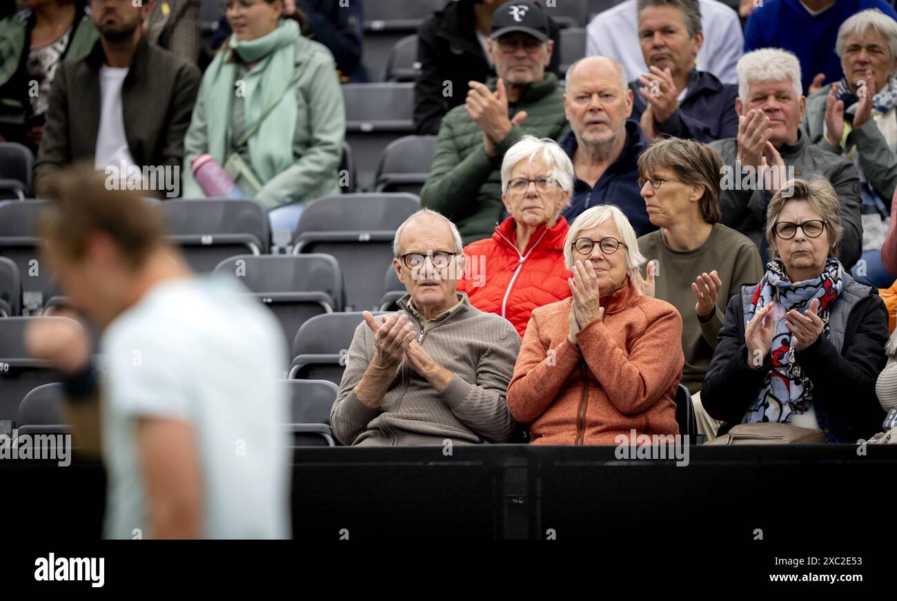 ROSMALEN - 14.06.2024, Publikum am siebten Tag des Libema Open Tennis Turniers in Rosmalen. ANP SANDER KONING Credit: ANP/Alamy Live News Stockfoto