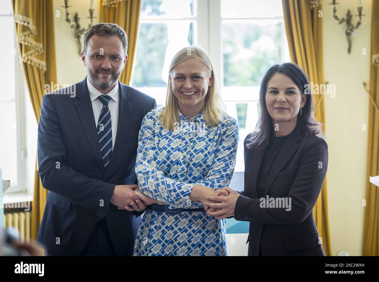 Pressekonferenz mit Annalena Baerbock Buendnis 90/die Gruenen, Bundesaussenministerin, der finnischen Aussenministerin Elina Valtonen und dem Aussenminister von Estland, Margus Tsahkna, im Rahmen des Aussenministertreffens der Mitgliedstaaten des Ostseerates. Fotografiert im Auftrag des Auswaertigen Amtes Porvoo Finnland *** Pressekonferenz mit Annalena Baerbock Buendnis 90 die Gruenen , Bundesaußenministerin, finnische Außenministerin Elina Valtonen und der estnische Außenminister Margus Tsahkna auf dem Außenministertreffen der Mitgliedstaaten des Ostseerates fotografiert Stockfoto