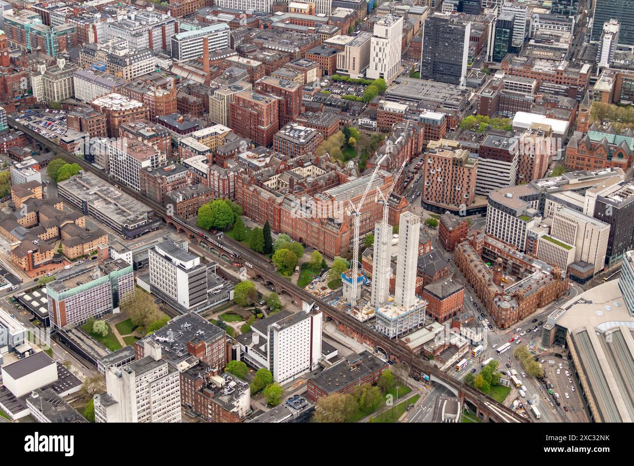 Luftbild des Stadtzentrums von Manchester aus 2000 Metern Stockfoto