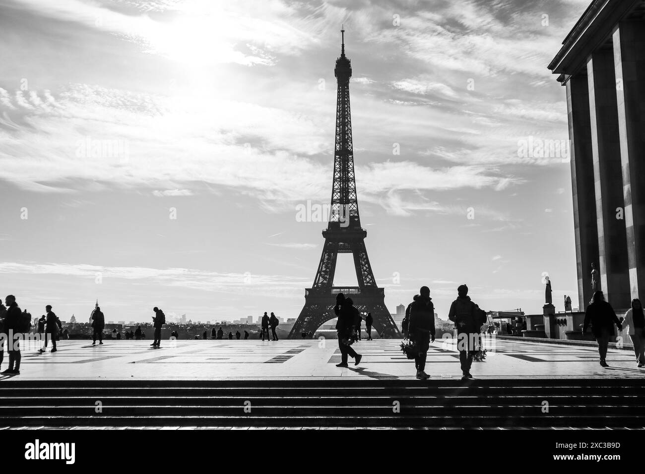 Paris, Frankreich - 14. März 2024: Esplanade des Palais de Chaillot mit Blick auf den Eiffelturm Stockfoto