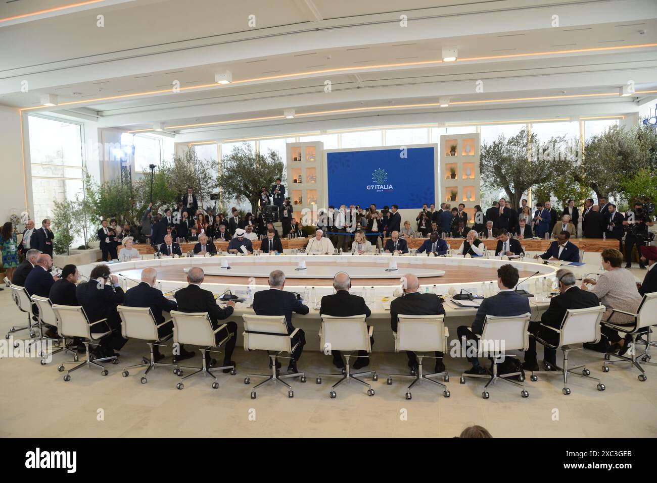 Bari, Italien. Juni 2024. Sitzung G7 Heiliger Vater und Outreach-Format bei Borgo Egnaza. Italien im Juni. 14, 2024. Gipfeltreffen G7 am zweiten Tag über Ai, Energie, Afrika. (Foto: Aleksy Witwicki/SIPA USA) Credit: SIPA USA/Alamy Live News Stockfoto