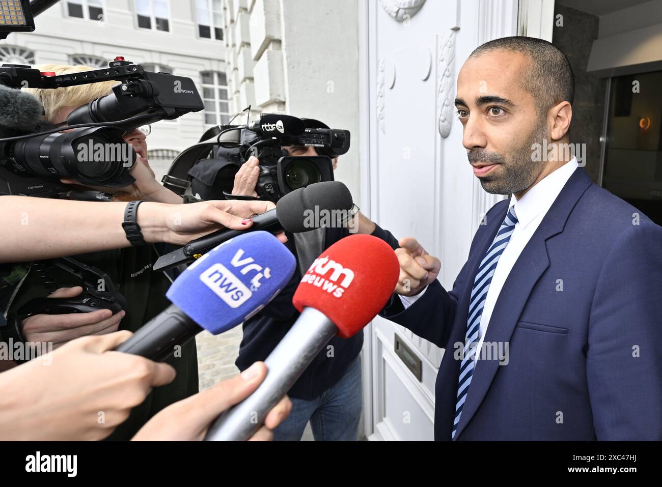 Brüssel, Belgien Juni 2024. Brüssel. 14.06.2024, CD&V-Vorsitzender Sammy Mahdi kommt zu einem Treffen zwischen dem flämischen Informanten N-VA Vorsitzenden und den Parteien Vooruit und CD&V, um über die Bildung einer neuen flämischen Regierung in Brüssel zu sprechen. BELGA PHOTO ERIC LALMAND Credit: Belga News Agency/Alamy Live News Stockfoto