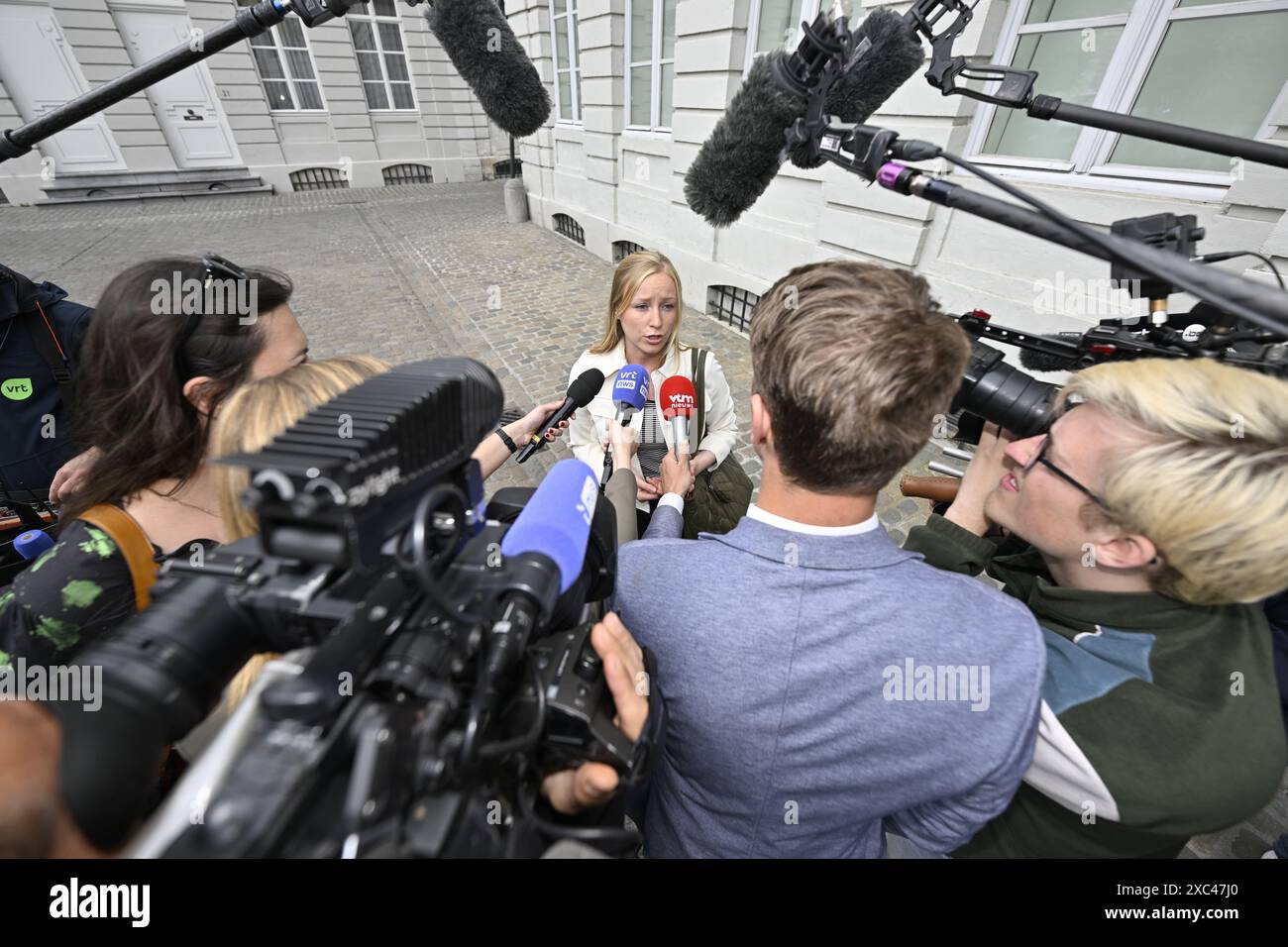Brüssel, Belgien Juni 2024. Brüssel. 14.06.2024, Melissa Depraetere, Vorsitzende von Vooruit, trifft sich zu einem Treffen zwischen dem flämischen Informanten N-VA Vorsitzenden und den Parteien Vooruit und CD&V, um über die Bildung einer neuen flämischen Regierung in Brüssel zu sprechen. BELGA PHOTO ERIC LALMAND Credit: Belga News Agency/Alamy Live News Stockfoto