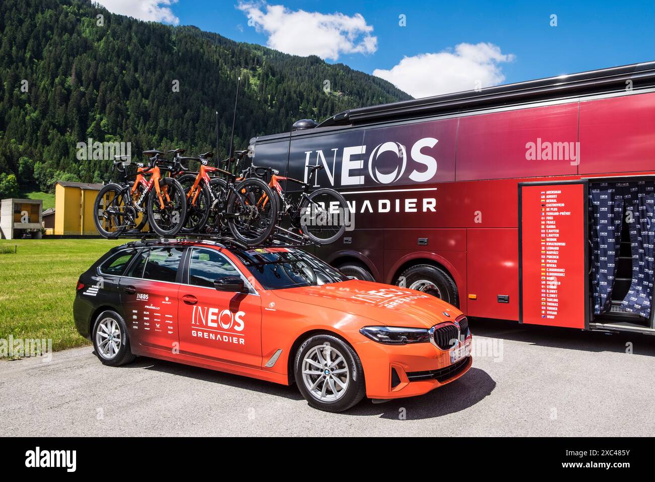 Schweiz, Kanton Tessin, Tour de Suisse 2024, Ambrì, Team Ineos Stockfoto