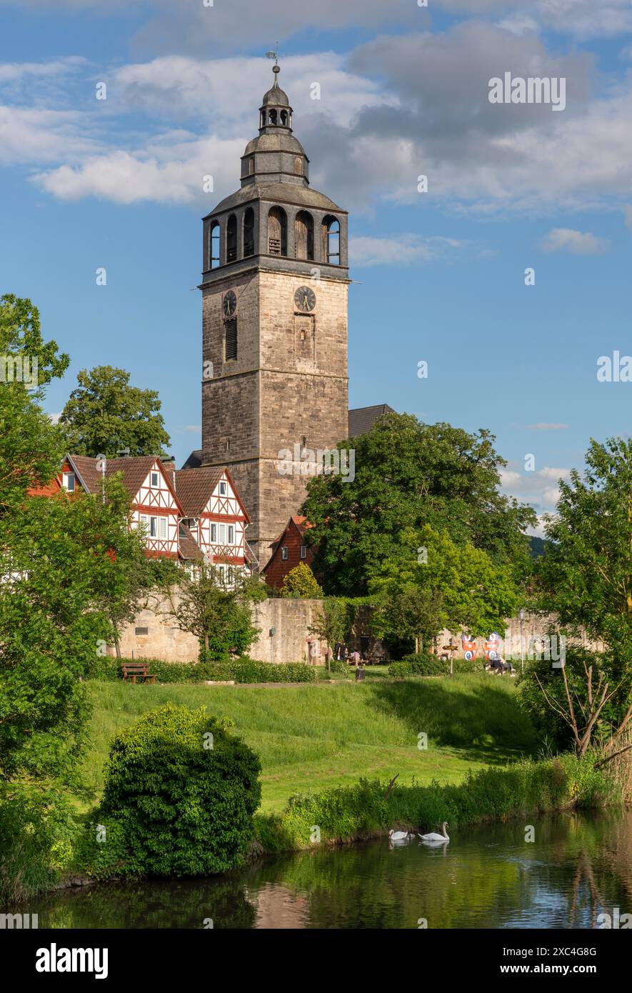 Bad Sooden-Allendorf, Ortsteil Allendorf, evangelische Heiligkreuzkirche, Blick über die Werra von Westen Stockfoto