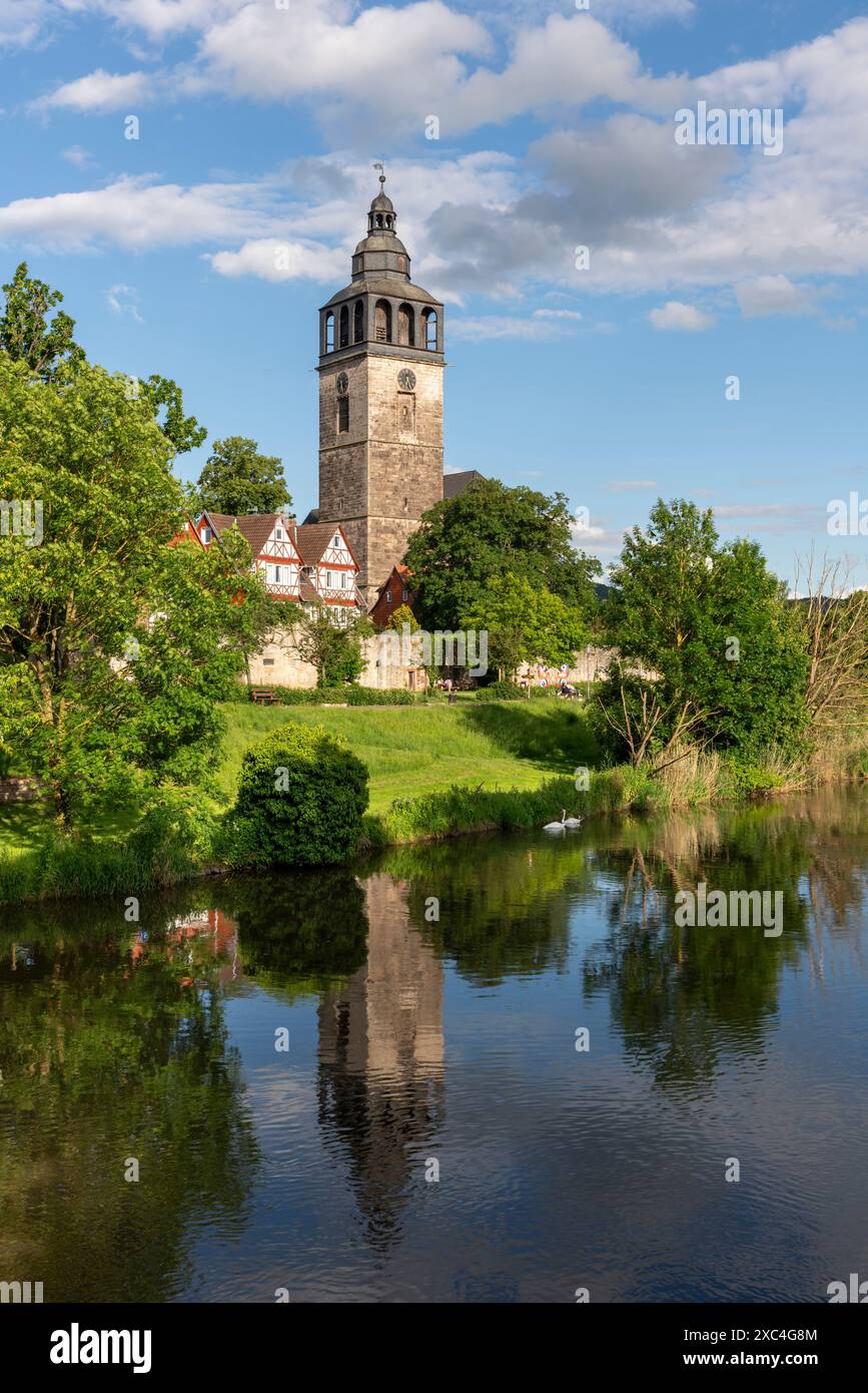 Bad Sooden-Allendorf, Ortsteil Allendorf, evangelische Heiligkreuzkirche, Blick über die Werra von Westen Stockfoto