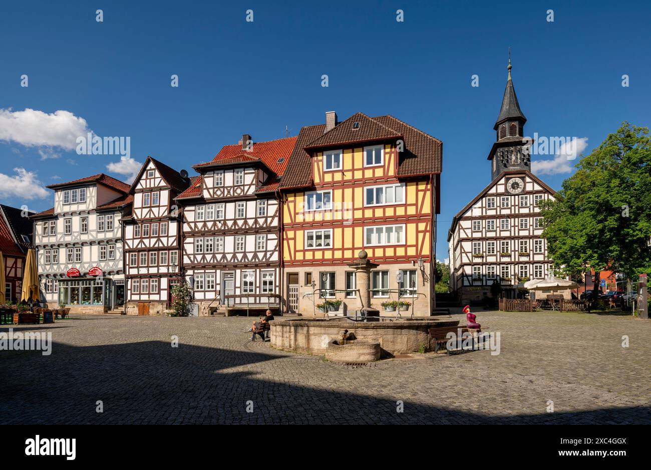 Bad Sooden-Allendorf, Ortsteil Allendorf, am Markt, Häuser 13-10 (von links), rechts das Rathaus Stockfoto