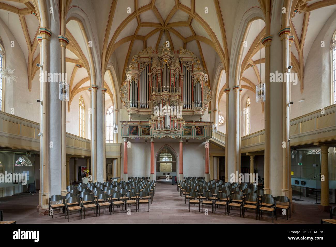 Eschwege, Evangelische Marktkirche St. Dionys, Blick nach Westen mit Orgel Stockfoto