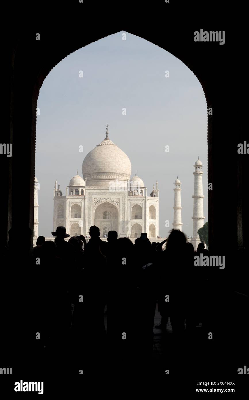 Agra, Indien: Taj Mahal. Die Stadt ist ein Weltkulturerbe. Der Großmogul Shah Jahan ließ das Gebäude zum Gedenken an seine verstorbene Frau errichten Stockfoto