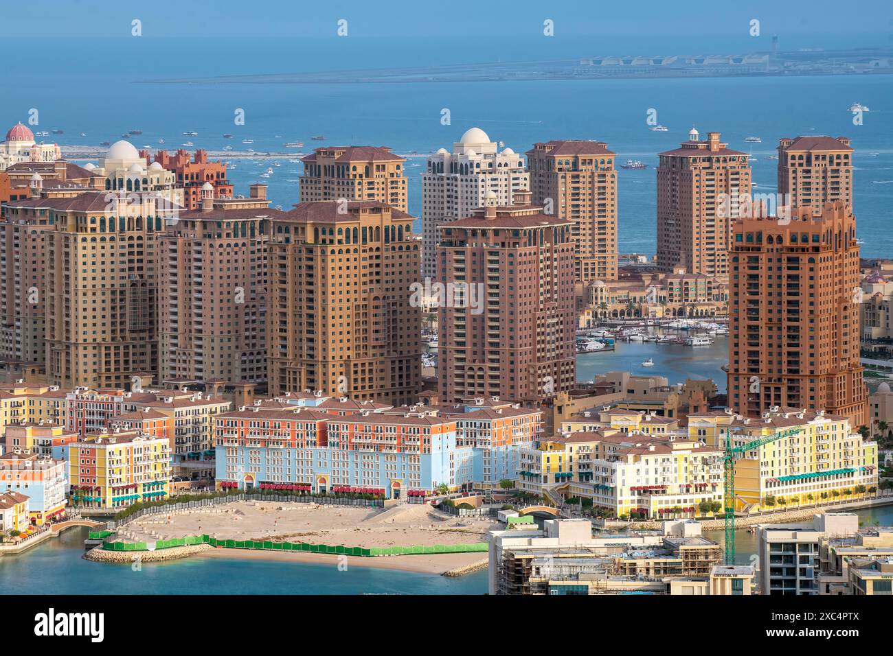 Luftaufnahme von Peral Qatar Qanat Quartier und viva bahriya Stockfoto