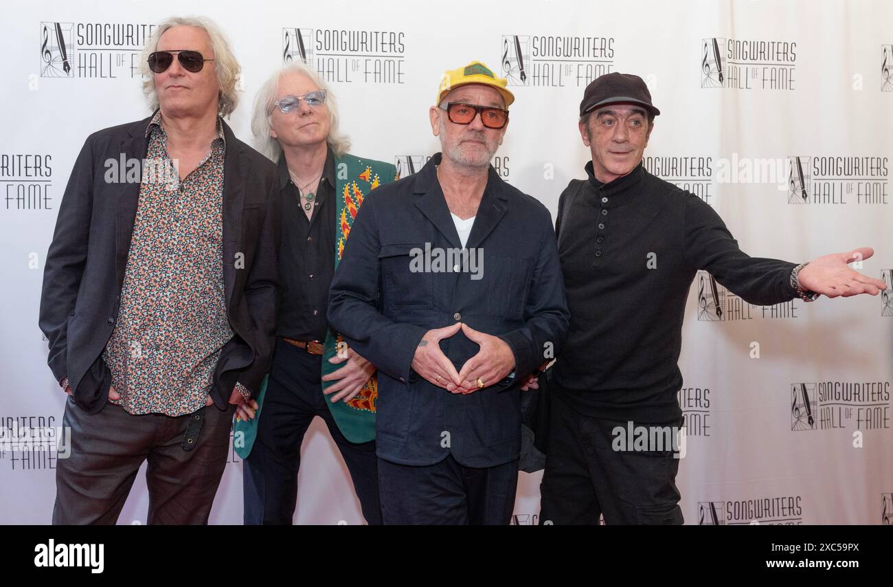 R.E.M.: Peter Buck, Mike Mills, Michael Stipe und Bill Berry nehmen am 13. Juni 2024 an der Induction and Awards-Gala der Songwriters Hall of Fame 2024 im Marriott Marquis Hotel in New York Teil Stockfoto