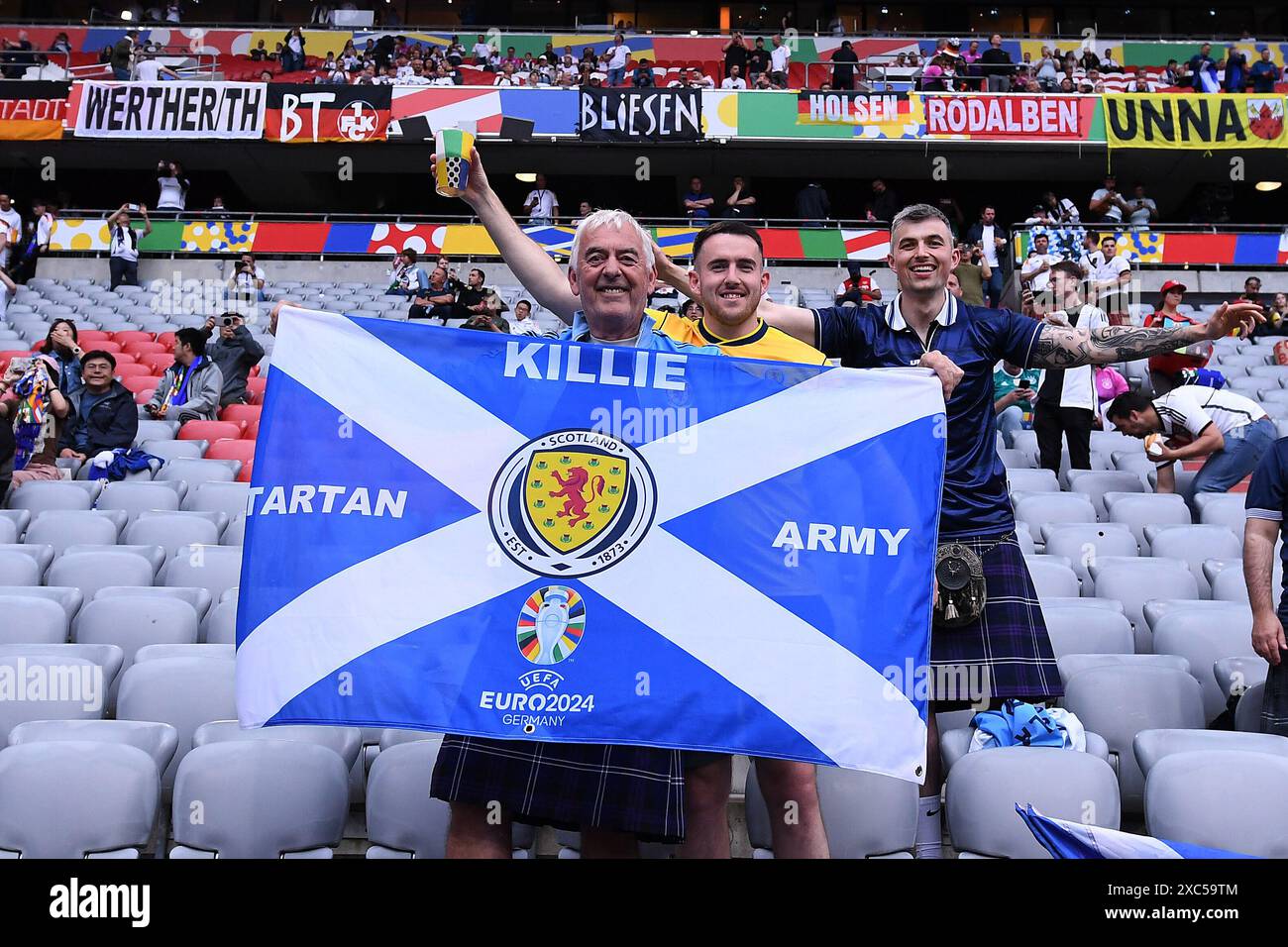 Fussball UEFA EURO 2024 Gruppenphase 1. Spieltag Eroeffnungsspiel Deutschland - Schottland am 14.06.2024 in der München Fussball Arena in München Schottland Fans/Zuschauer Foto: Revierfoto Credit: ddp Media GmbH/Alamy Live News Stockfoto