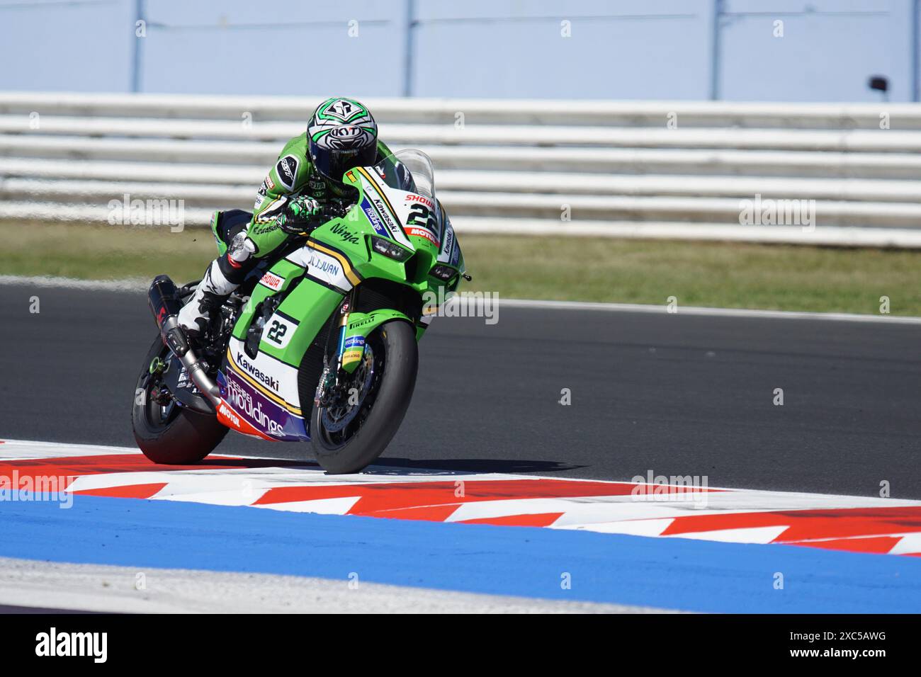 Foto Costanza Benvenuti/LaPresse 14.06.2024 - Sport-Motociclismo-2024-Motul FIM Superbike WM-Runde 04-Pirelli Emilia-Romagna Runde Misano World Circuit Marco Simoncelli &#x2013; FP1-FP2 nella Foto: Alex Lowes - KawasakiPHOTO Costanza Benvenuti/LaPresse 14.06.2024 - Sport-Motorradsport-2024-Motul FIM Superbike World Championship-Runde 04-Pirelli Emilia-Romagna Round-Misano World Circuit Marco Simoncelli &#x2013; FP1-FP2 auf dem Foto: Alex Lowes - Kawasaki Stockfoto